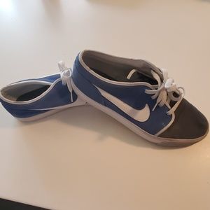 Nike style 555270-410 Size 11 Shoes